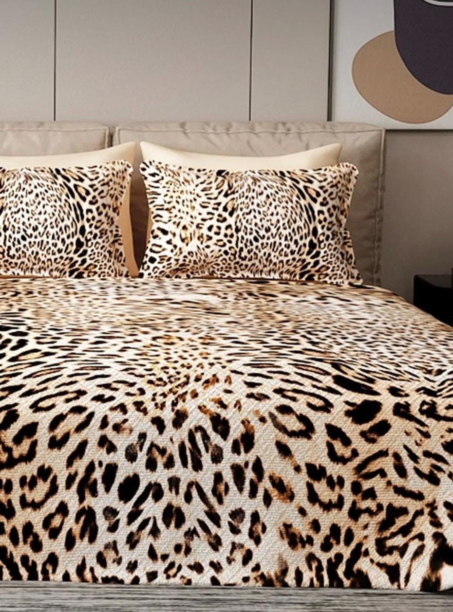 Leopard Print Animal Pattern Piqué Bedspread Set with Matching Pillowcases
